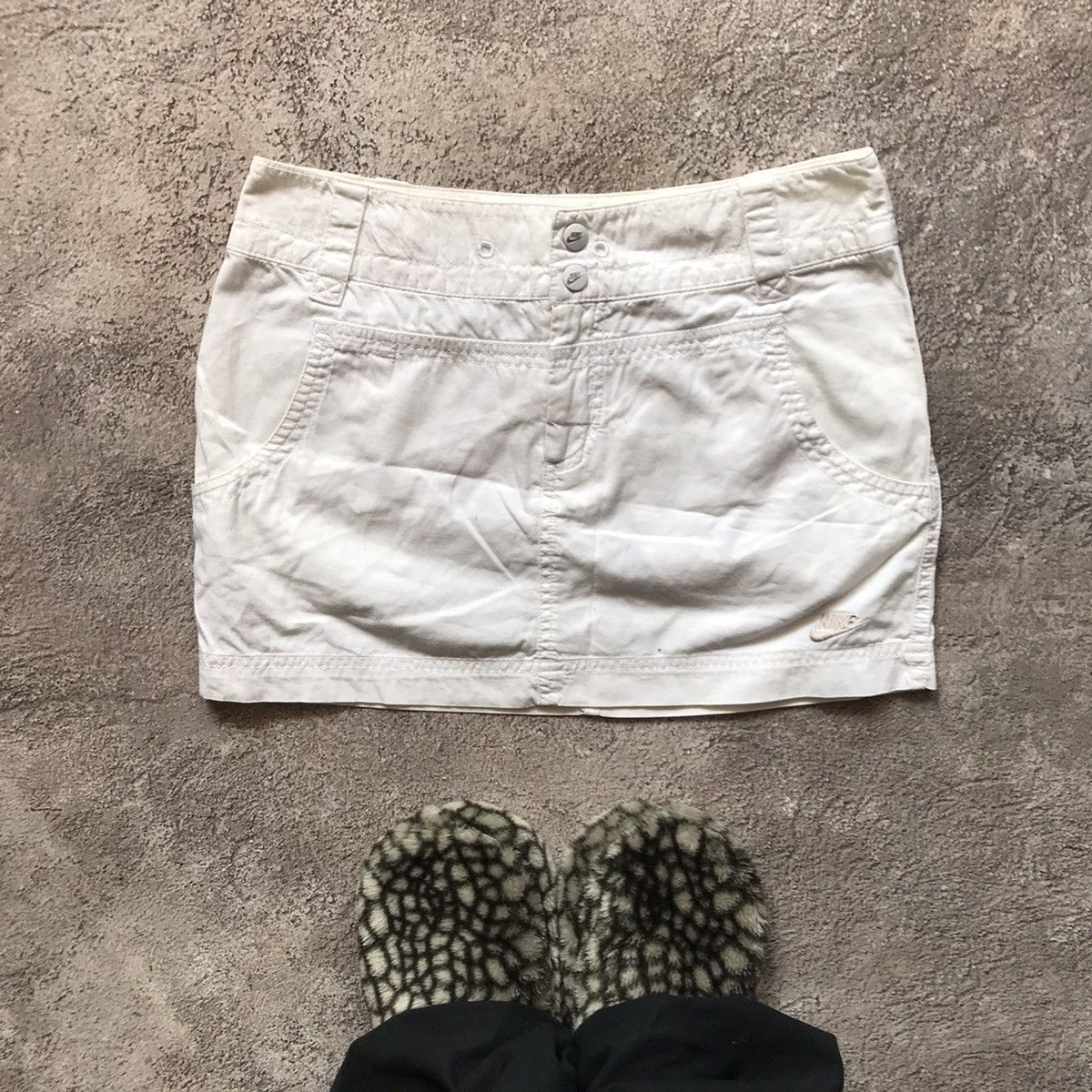Vintage Vintage Y2K White Mini Skirt Cargo Pocket Streetwear Boxy 28 Size 28" / US 6 / IT 42 - 1 Thumbnail
