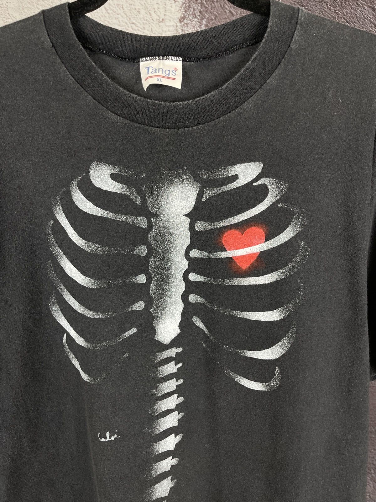 Band Tees Tangs vintage Skeleton Heart X-Ray tee shirt Size US XL / EU 56 / 4 - 7 Thumbnail