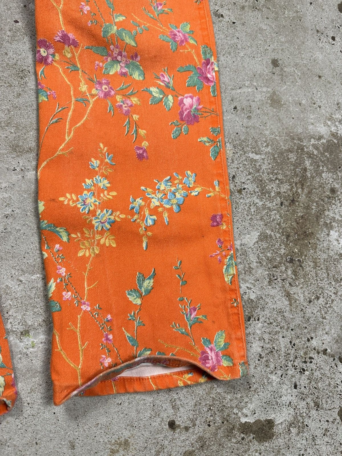 Roberto Cavalli Vintage 90s Roberto Cavalli Jeans Floral Print Flowers Size 28" / US 6 / IT 42 - 14 Thumbnail