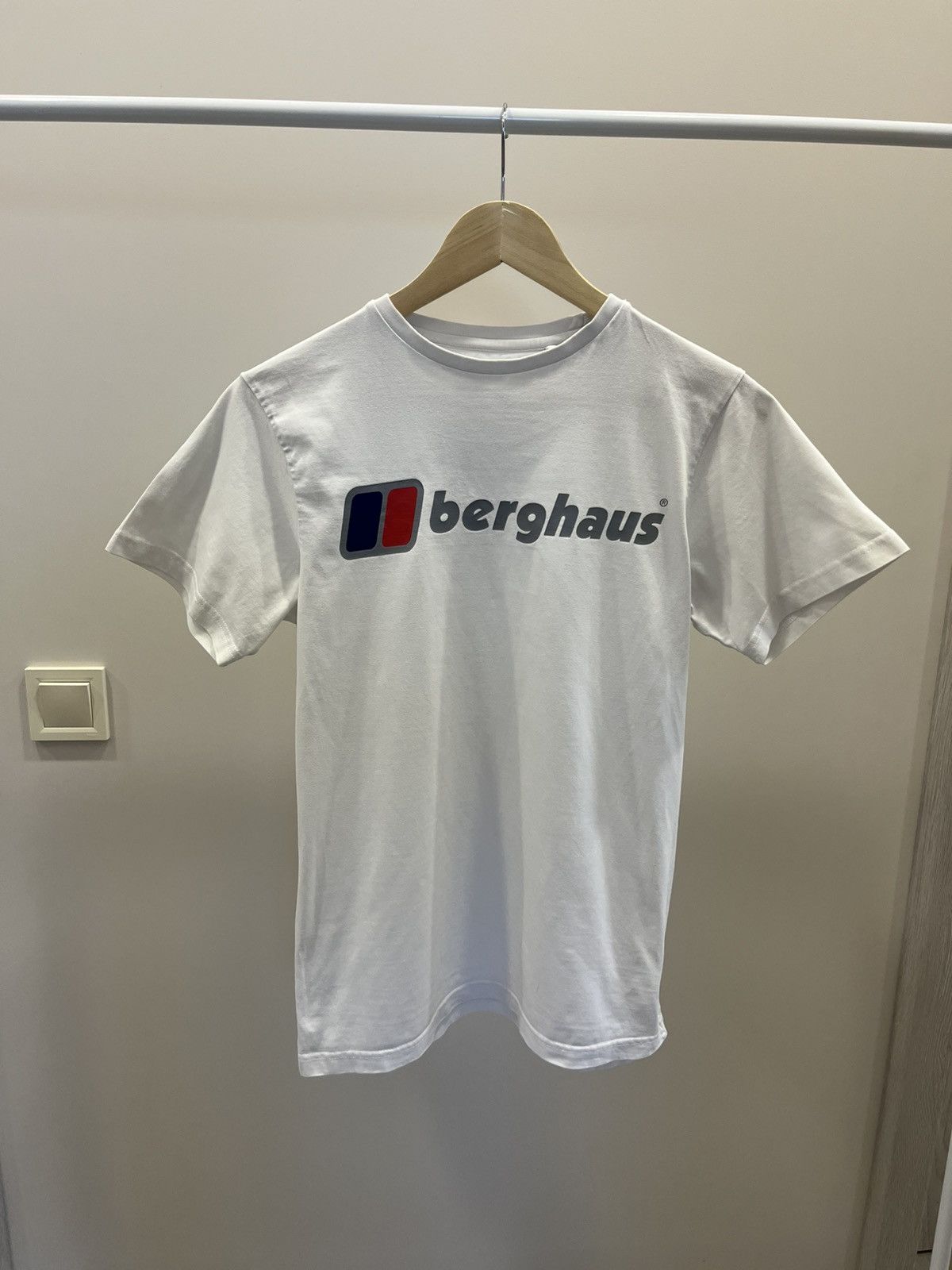 Berghaus Vintage Berghaus T-shirts Logo 90s Y2K USA Size US S / EU 44-46 / 1 - 1 Thumbnail