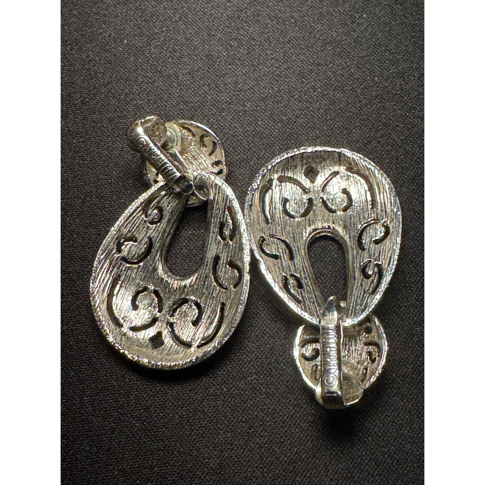 Other Vintage Sarah Coventry Textured Silver Tone Clip On Earrings Size ONE SIZE - 4 Thumbnail