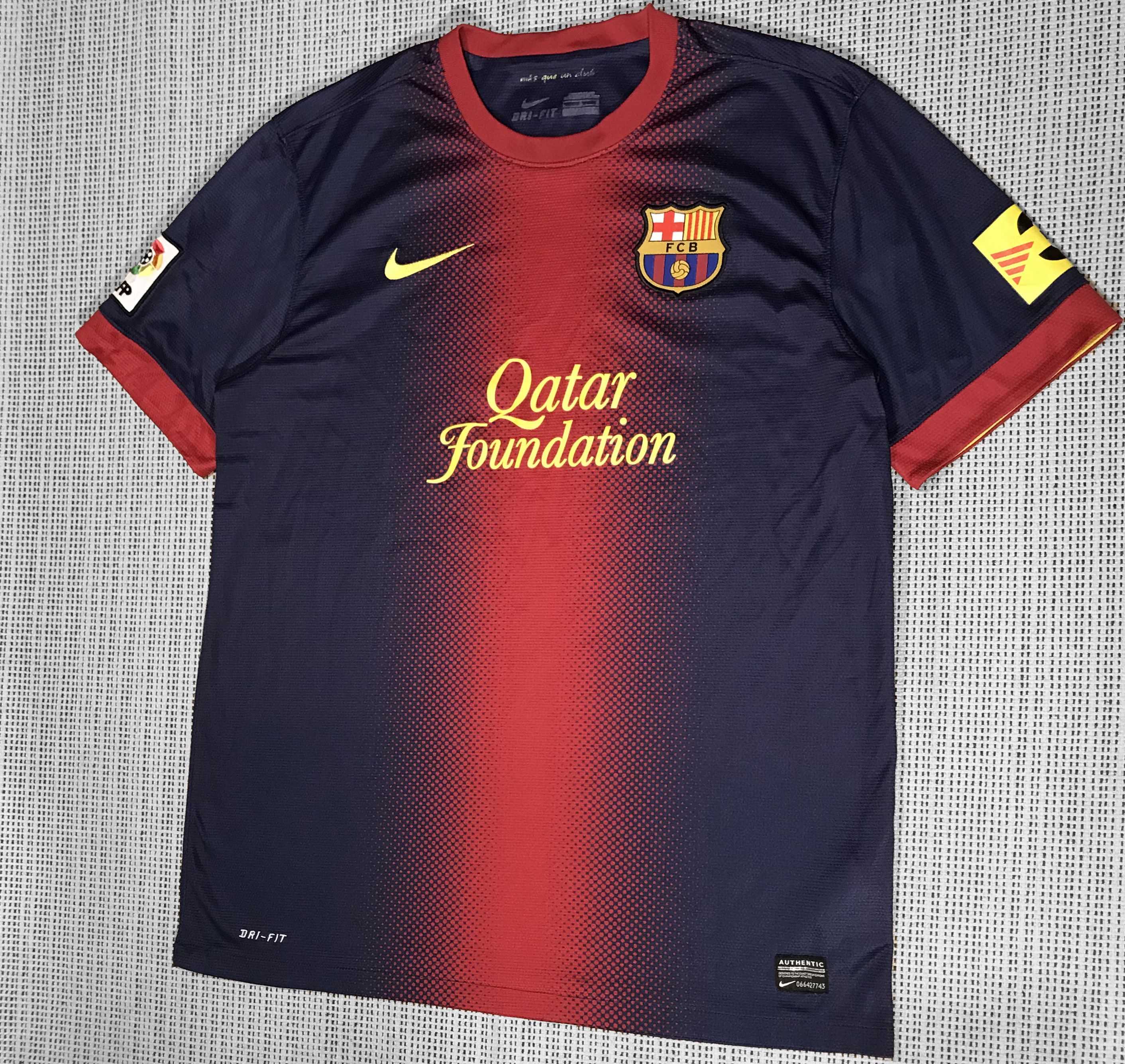 Nike NIKE 2012/2013 F.C Barcelona T-shirt (L) Size US L / EU 52-54 / 3 - 1 Thumbnail