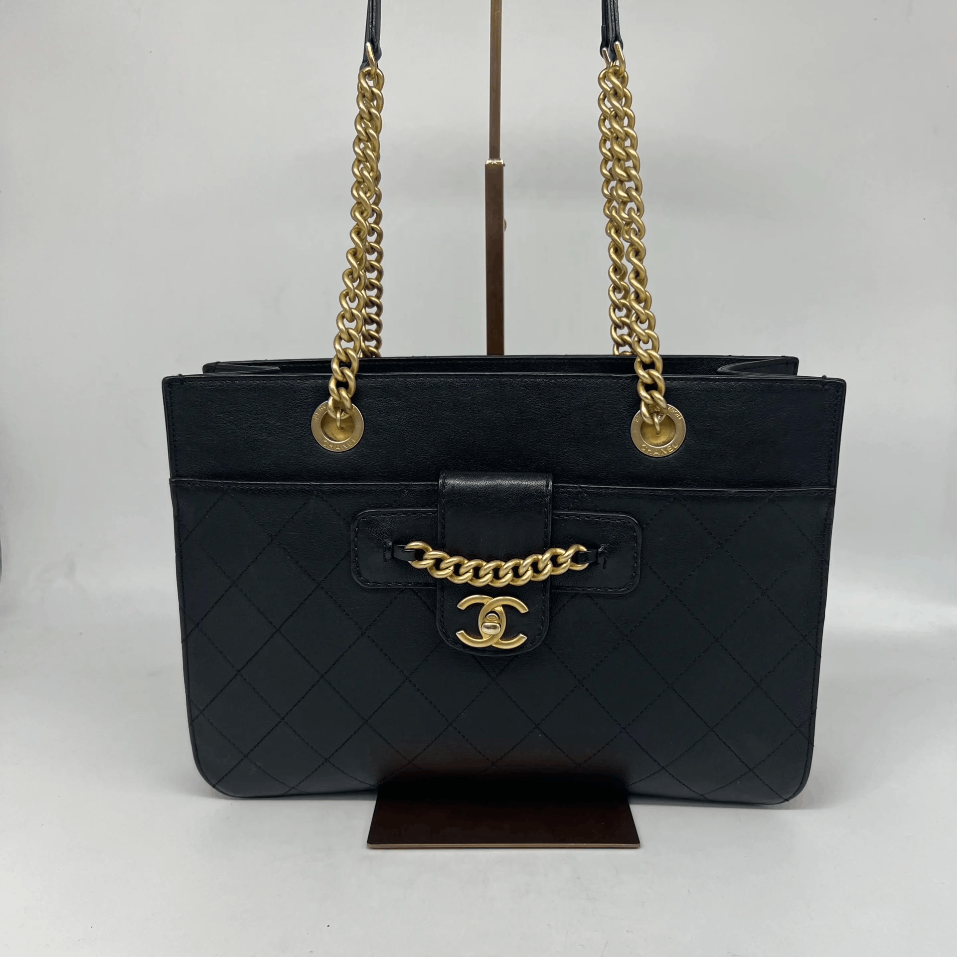 Chanel Pre-loved Bag Very good condition Size ONE SIZE - 1 Thumbnail
