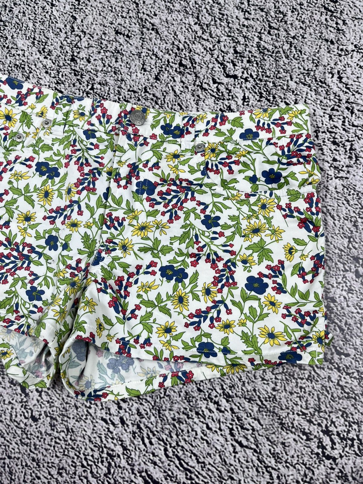 Ralph Lauren Vintage Ralph Lauren Polo Jeans Floral mini shorts Size 27" / US 4 / IT 40 - 4 Thumbnail