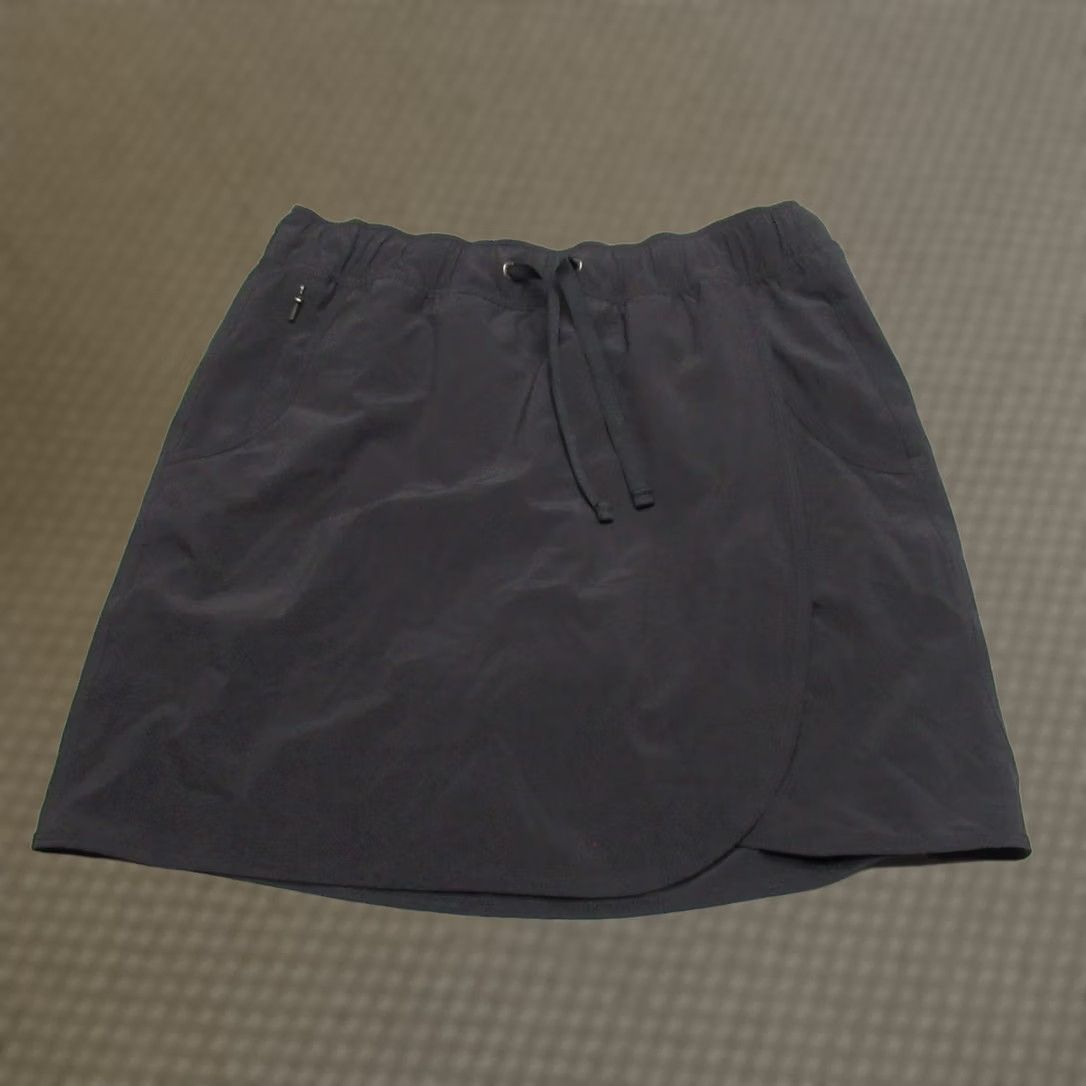 Patagonia Patagonia Skort Womens Small Black Wrap Drawstring Waist Elastic Zip Pocket Lightweight Athletic Activewear Casual Travel"} Size 28" / US 6 / IT 42 - 1 Thumbnail