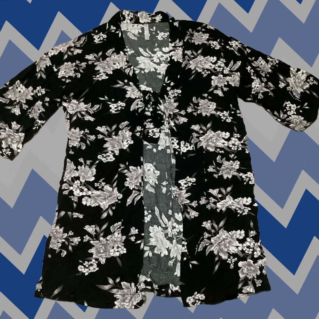 Spiritual Gangster Spiritual Gangster Kimono Robe One Size Black Floral Lightweight 3/4 Sleeve Beach Bohemian Aloha Women Womens Size ONE SIZE - 1 Thumbnail