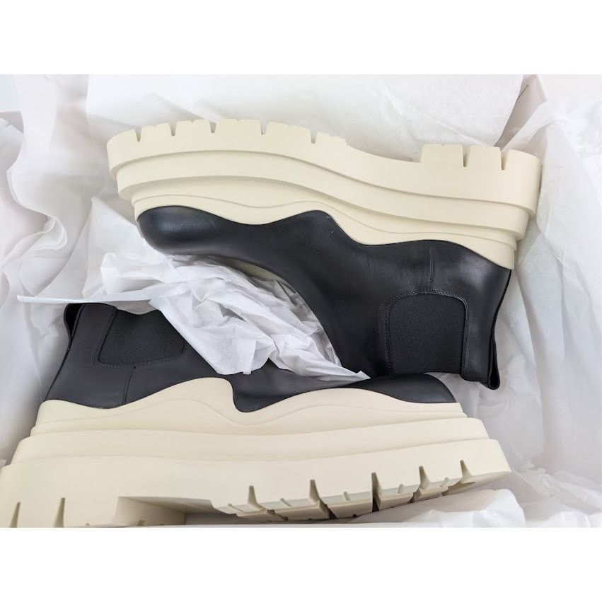 Bottega Veneta o1rshd1 Tire Chelsea Boots in Black / Sea Salt Size US 10 / EU 43 - 18 Thumbnail