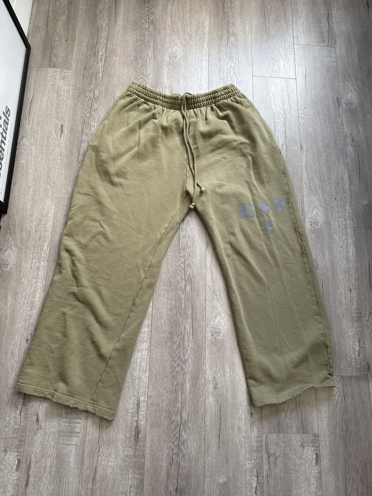 The GV Gallery Rasberry Hills RSP 3 Sweats Size US 34 / EU 50 - 1 Thumbnail