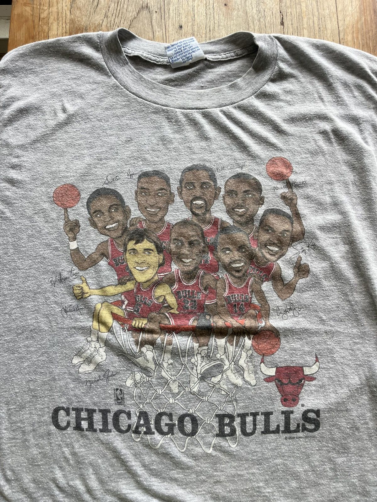 NBA × Salem Sportswear × Vintage Vintage CHICAGO BULLS HOOPLA 80’s 50/50 cotton tshirt Size US L / EU 52-54 / 3 - 4 Thumbnail