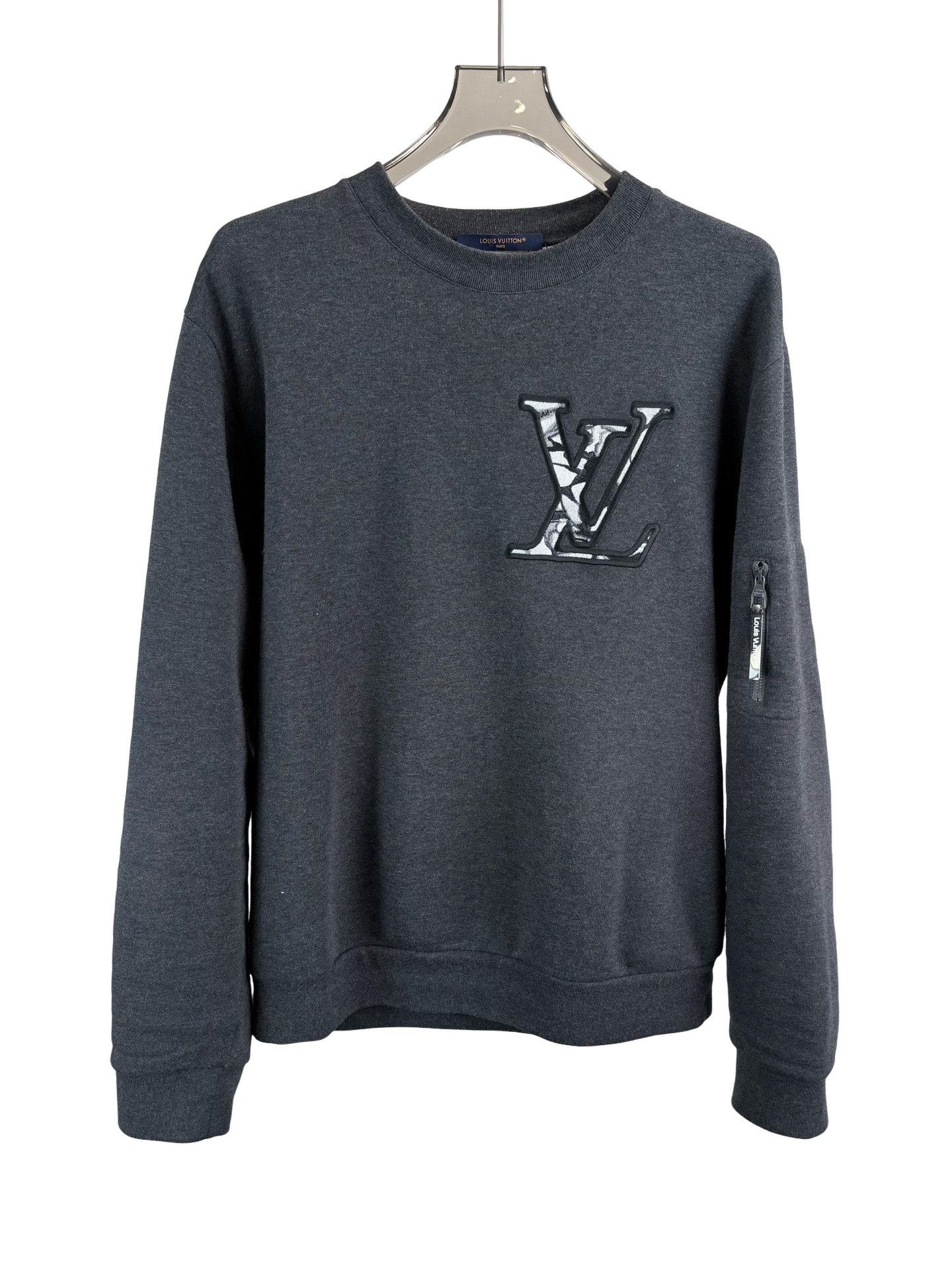 Louis Vuitton Louis Vuitton Logo Patch Sweatshirt XL Size US XL / EU 56 / 4 - 1 Thumbnail