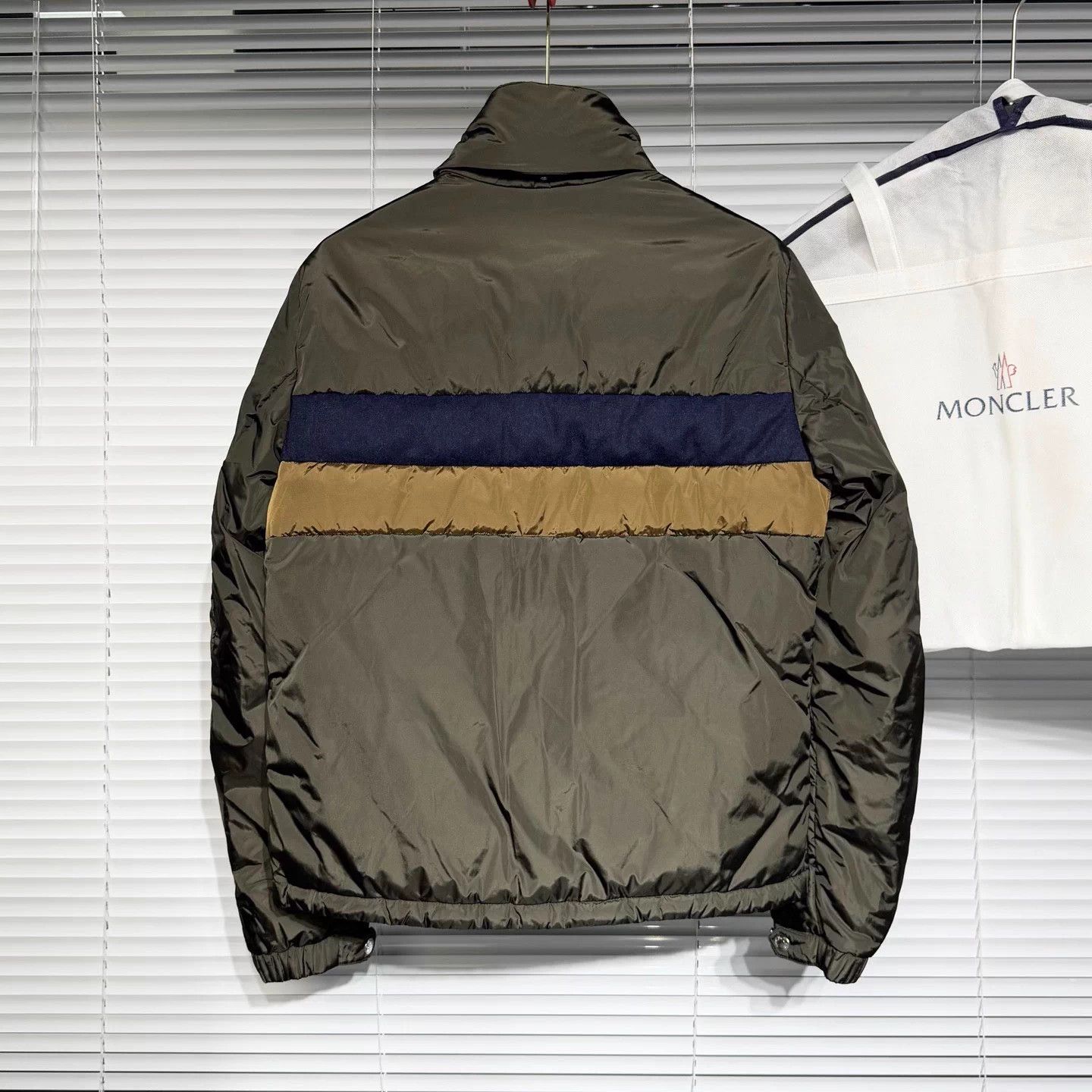 Moncler Moncler Deep Green Cuff Logo Down Jacket 2 Size US M / EU 48-50 / 2 - 2 Thumbnail