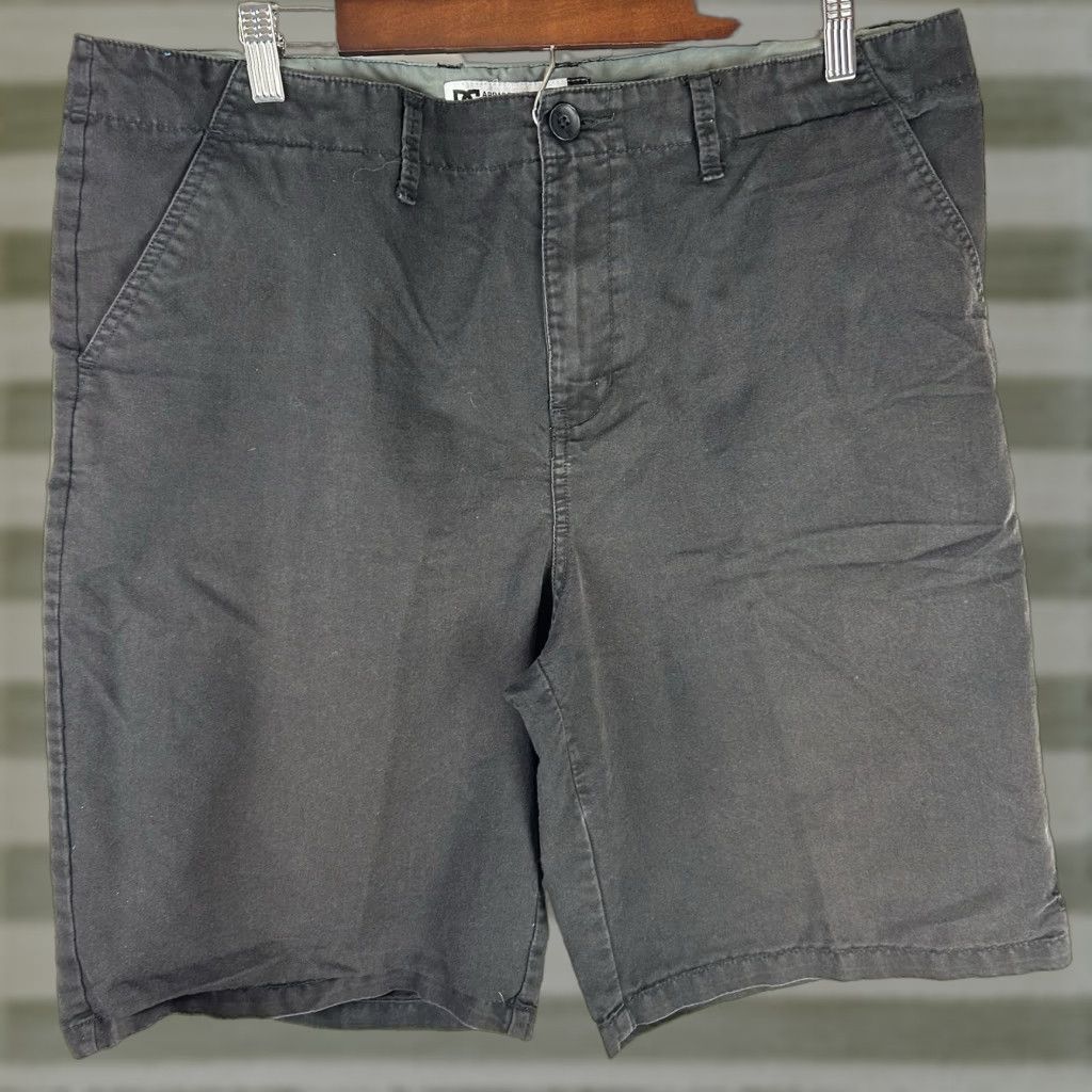 Vintage DC Skate Shorts Mens Size 38 Black Chino 38x10.5" Skateboarding DC Shoe Co Size US 38 / EU 54 - 1 Thumbnail