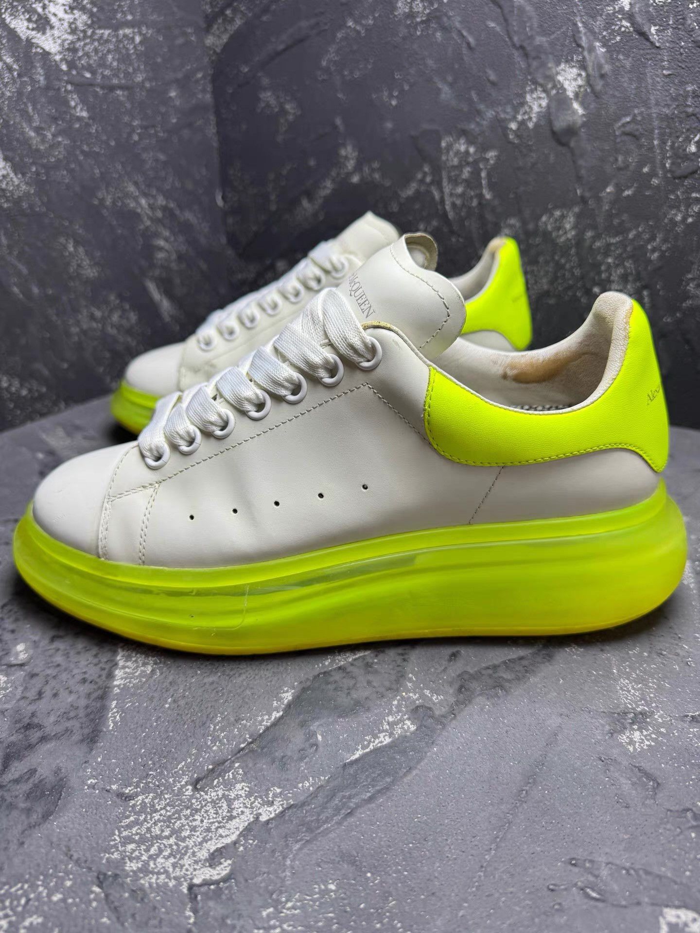 Alexander McQueen Alexander McQueen fluorescent yellow white sneakers Q10 Size US 7 / EU 40 - 7 Thumbnail