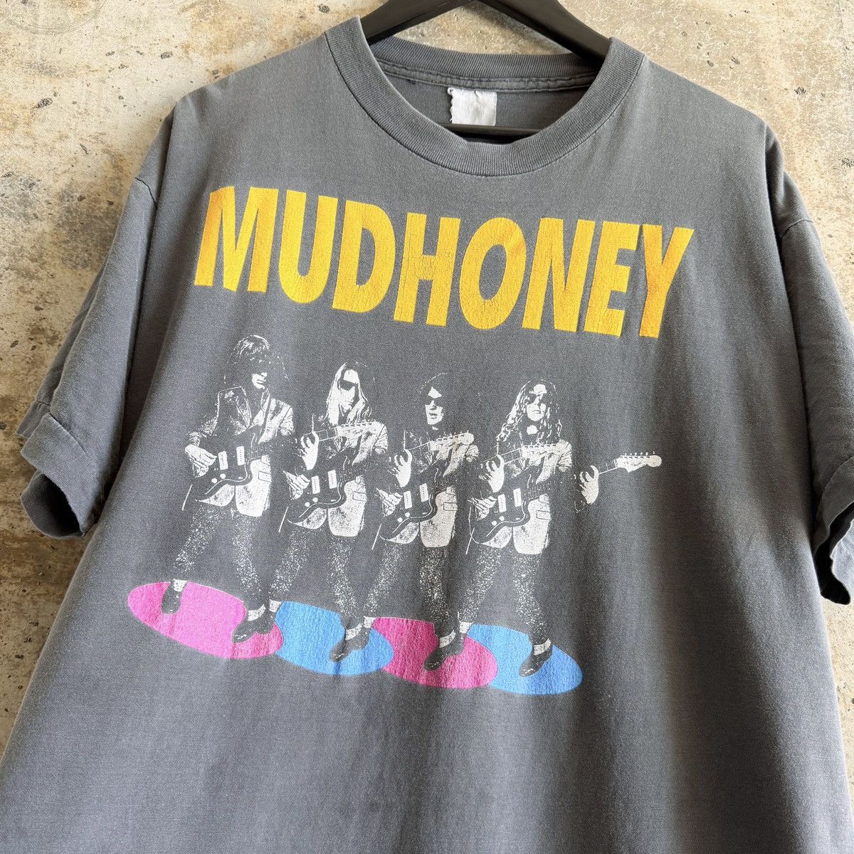 Band Tees Vintage 90s THRASHED Mudhoney European Tour T Shirt Size US XL / EU 56 / 4 - 2 Thumbnail