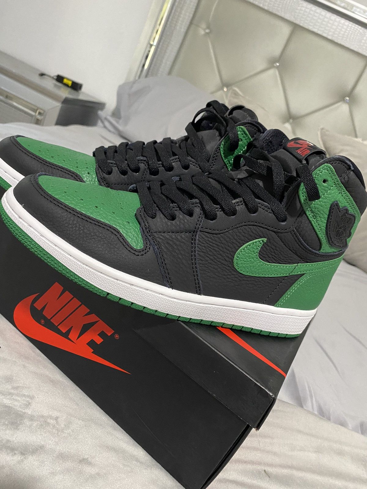 Nike Air Jordan 1 Pine green Size US 9.5 / EU 42-43 - 1 Thumbnail