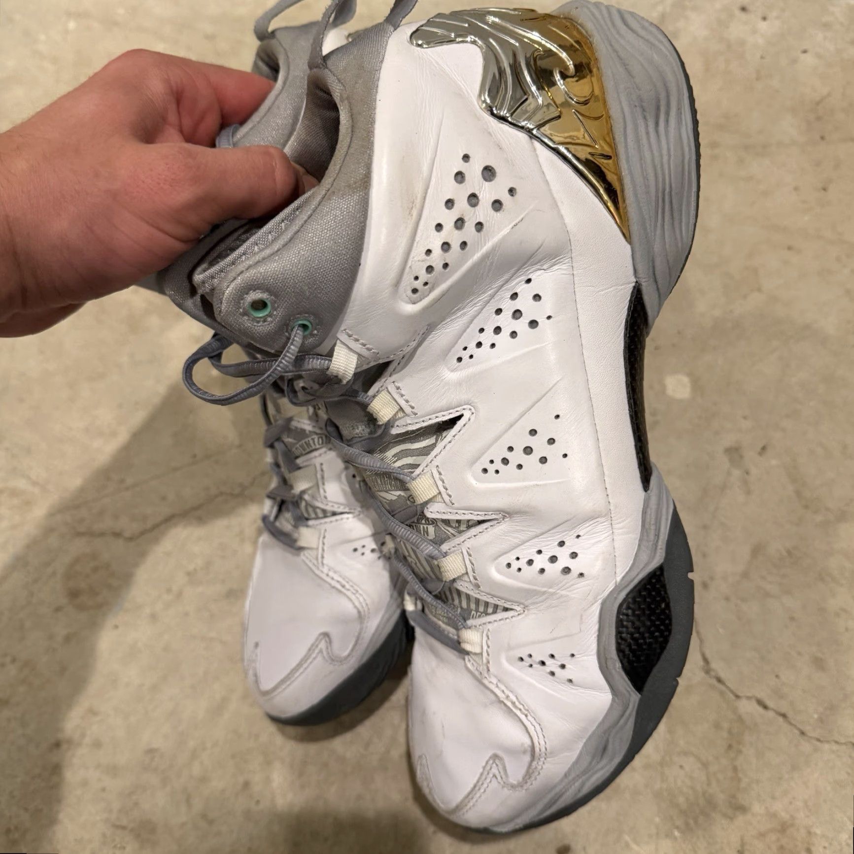 Jordan Brand Air Jordan Melo M10 White Wolf Grey Green Glow Size 10.5 Sneakers 629876-105 Mens Basketball Shoes Size US 10 / EU 43 - 6 Thumbnail