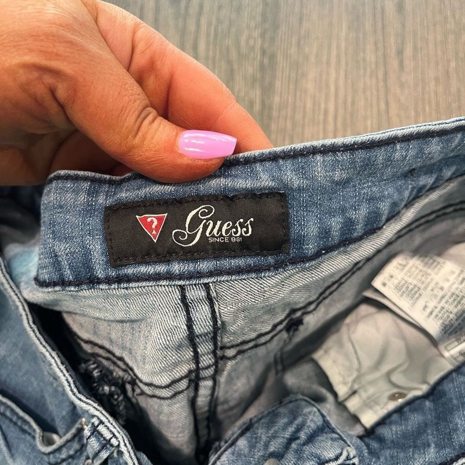 Guess Guess Denim Shorts Light Wash Roll Hem Size 29 Size 29" - 7 Thumbnail