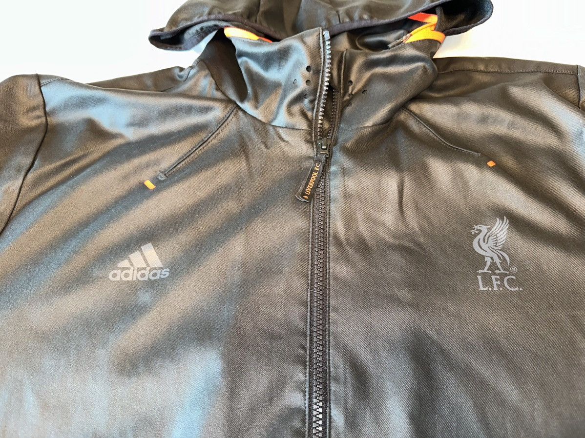 Adidas 2010 Adidas Liverpool Training Jacket W/Zip Away Hood-XL Size US XL / EU 56 / 4 - 2 Thumbnail