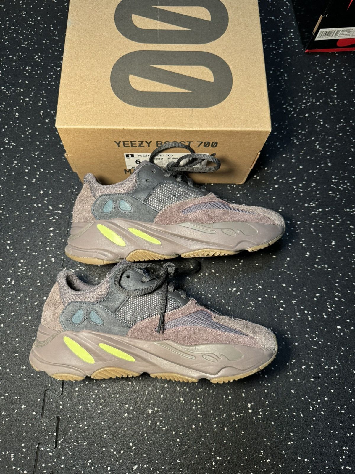 Adidas × Yeezy adidas Yeezy Boost 700 Mauve in size 6Y Size US 6 / EU 39 - 7 Thumbnail