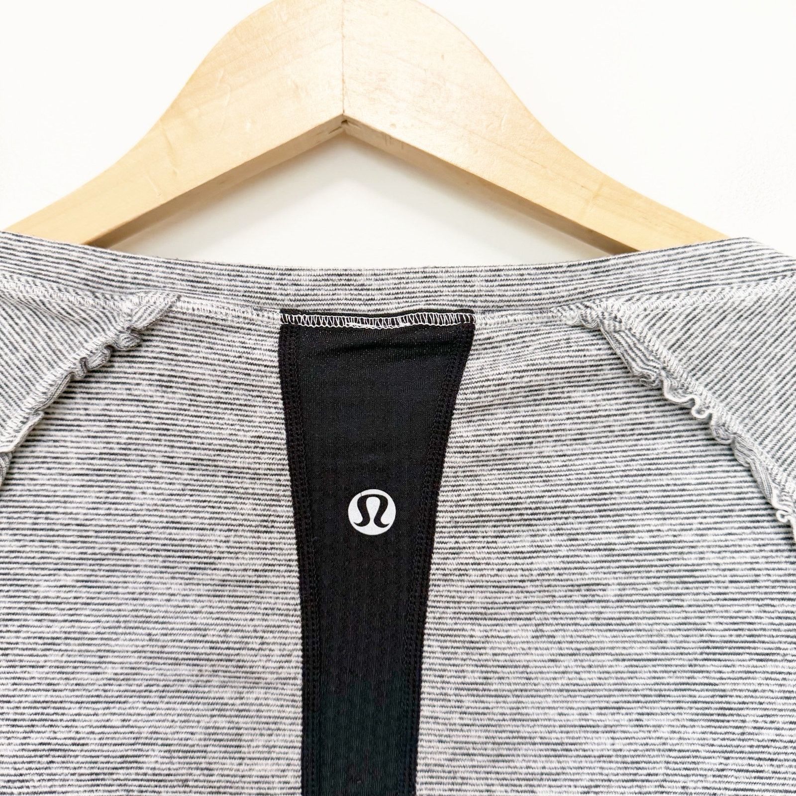 Lululemon Lululemon Full Tilt Gray Black Long Sleeve Shirt Sz 6 Size S / US 4 / IT 40 - 5 Thumbnail