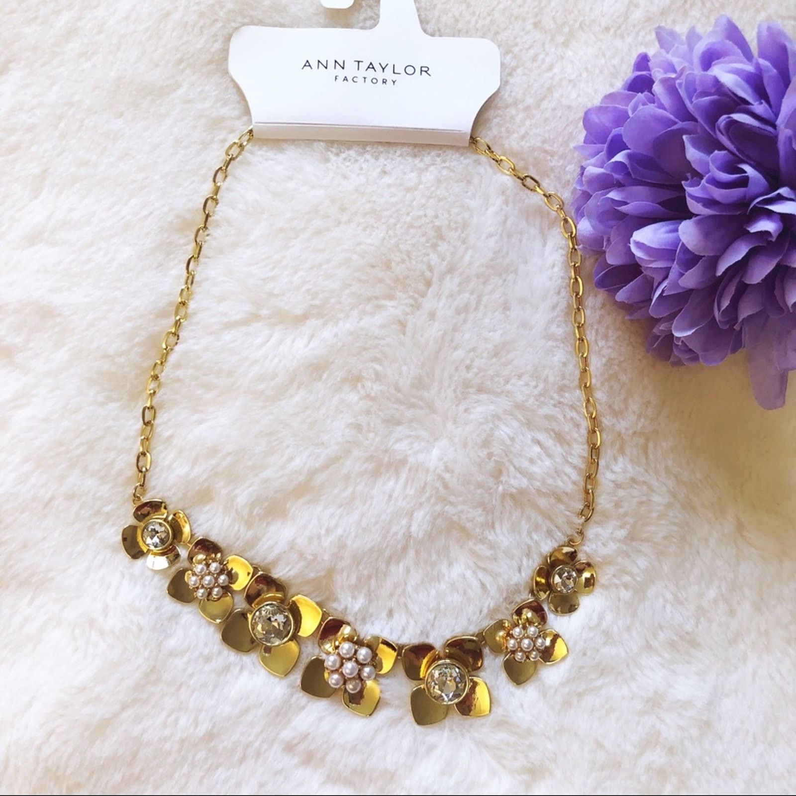 Ann Taylor Ann Taylor Pearlized Floral Statement Necklace Size ONE SIZE - 1 Thumbnail