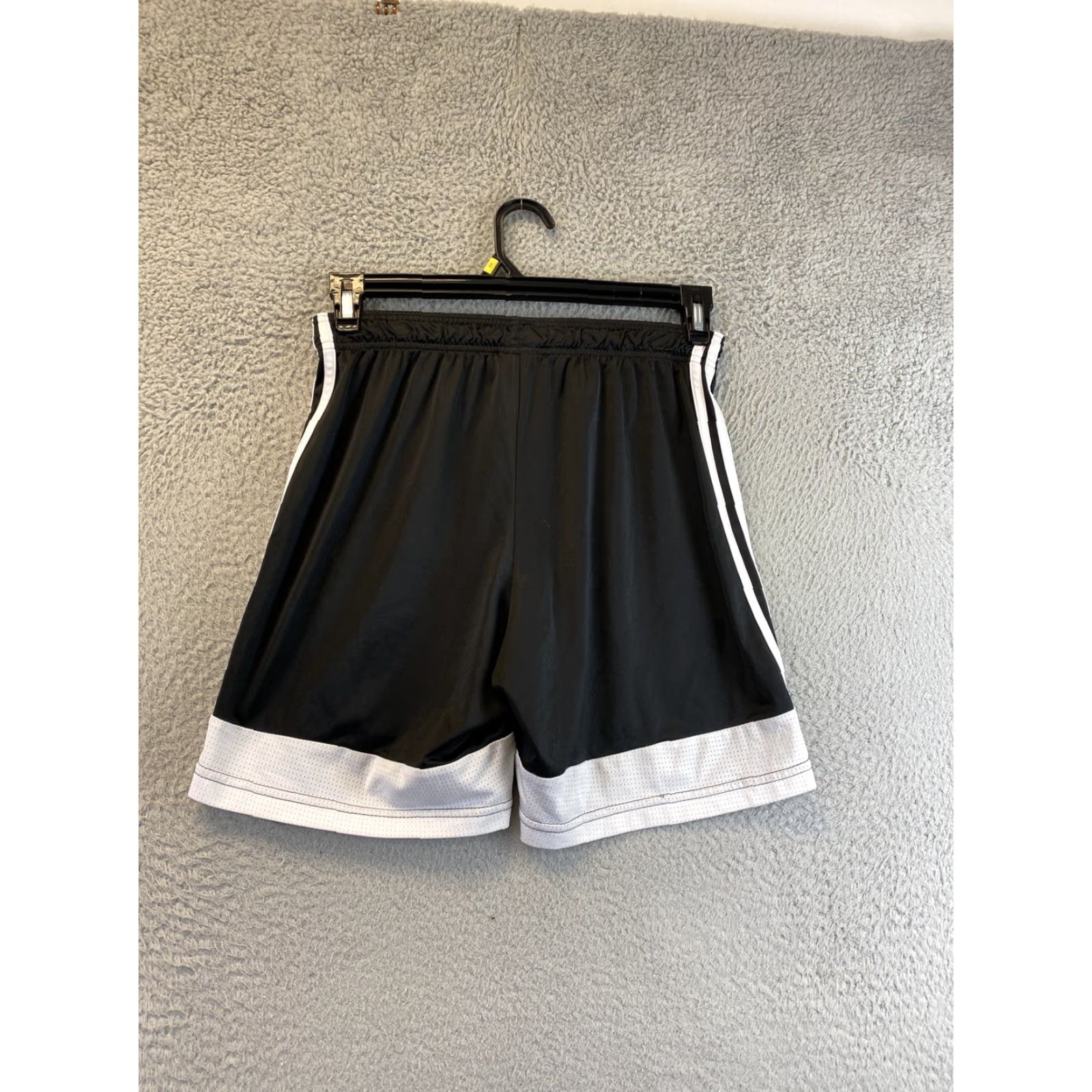 Adidas adidas shorts teens 14-16 M Pull On Elastic Waist Athletic Short Black 94-58 Size US 28 / EU 44 - 7 Thumbnail