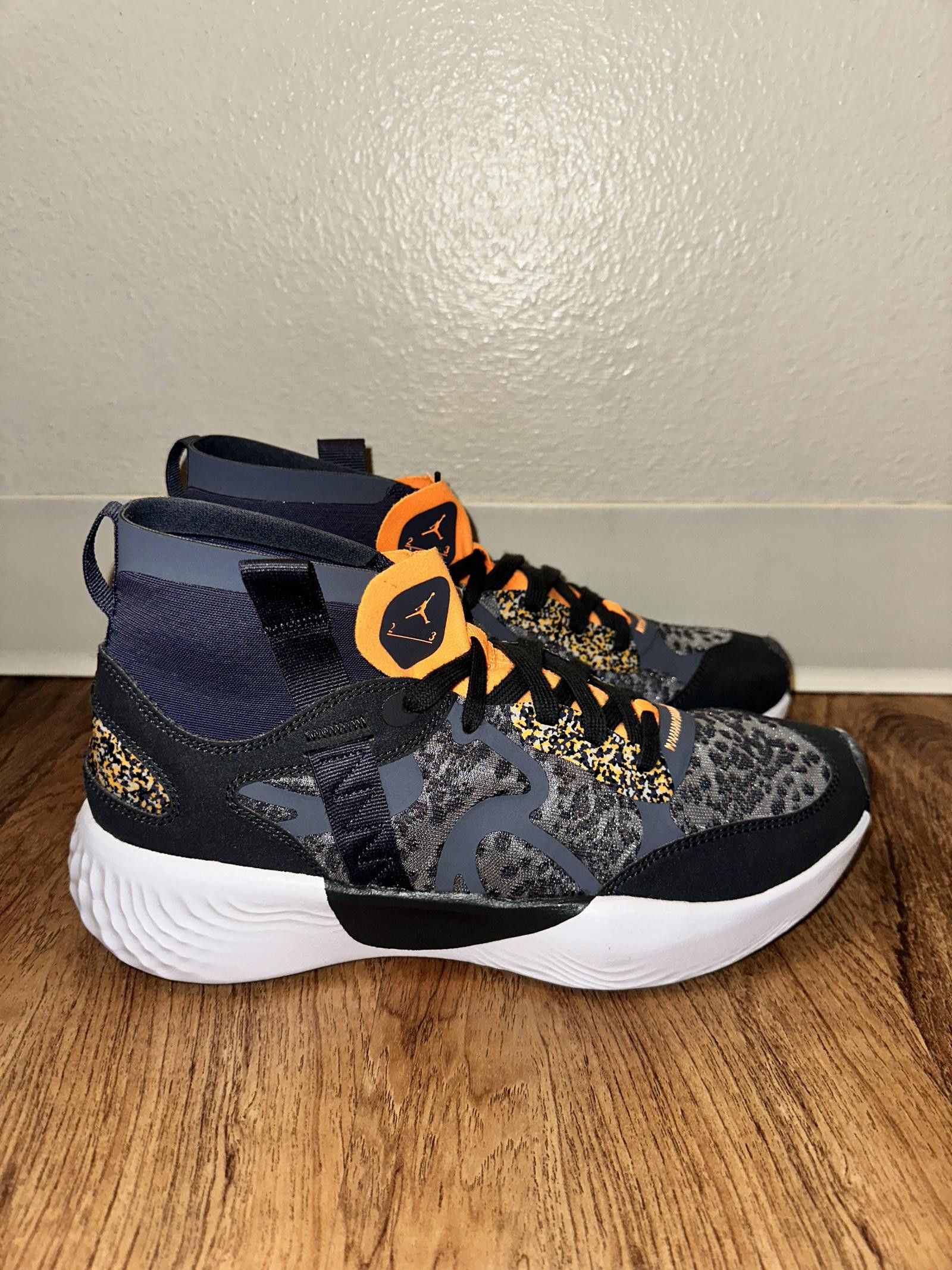 Jordan Delta 3 Mid Anthracite Bright Citron Sample
