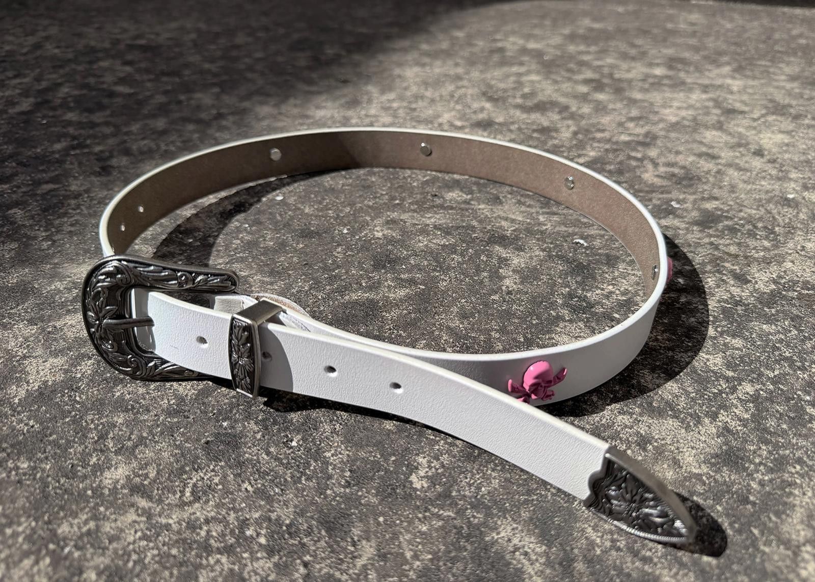 Leather White Leather Belt with Ornate Silver Buckle, Slim Fit Size ONE SIZE - 8 Thumbnail