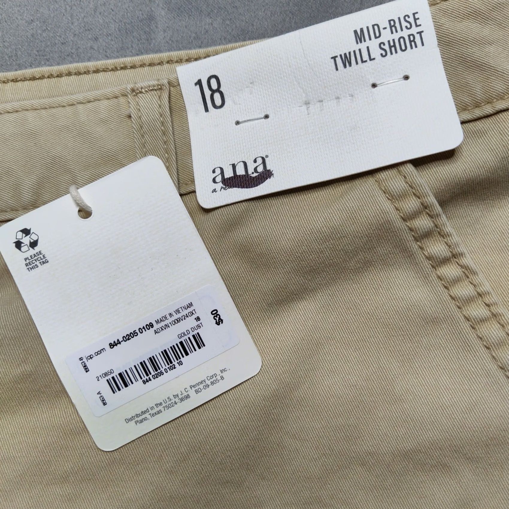 Vintage ANA Women's Size 18 Gold Dust Mid-Rise Twill Shorts 3.5" Inseam NEW Beige Size 40" / US 18 - 6 Thumbnail
