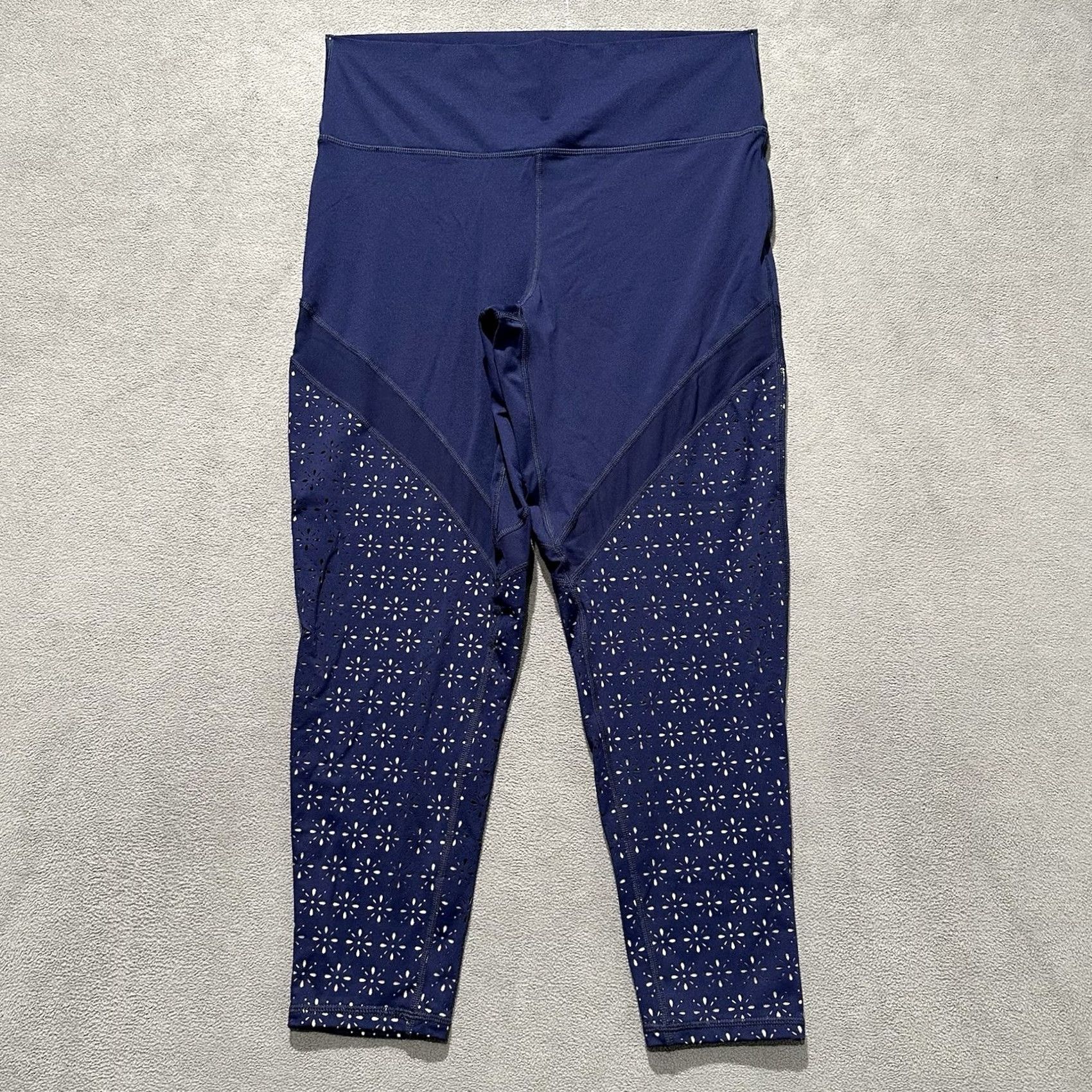 Vintage Aerie Leggings Womens XL Blue Floral Laser Cut Cropped Move Chill Activewear Yoga Size 40" / US 18 - 2 Thumbnail