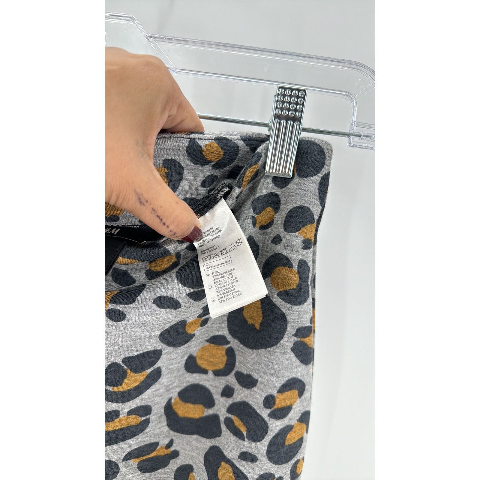 H&M H&M Basic Women's Gray leopard print Stretch Pencil Skirt Size 27" / US 4 / IT 40 - 4 Thumbnail