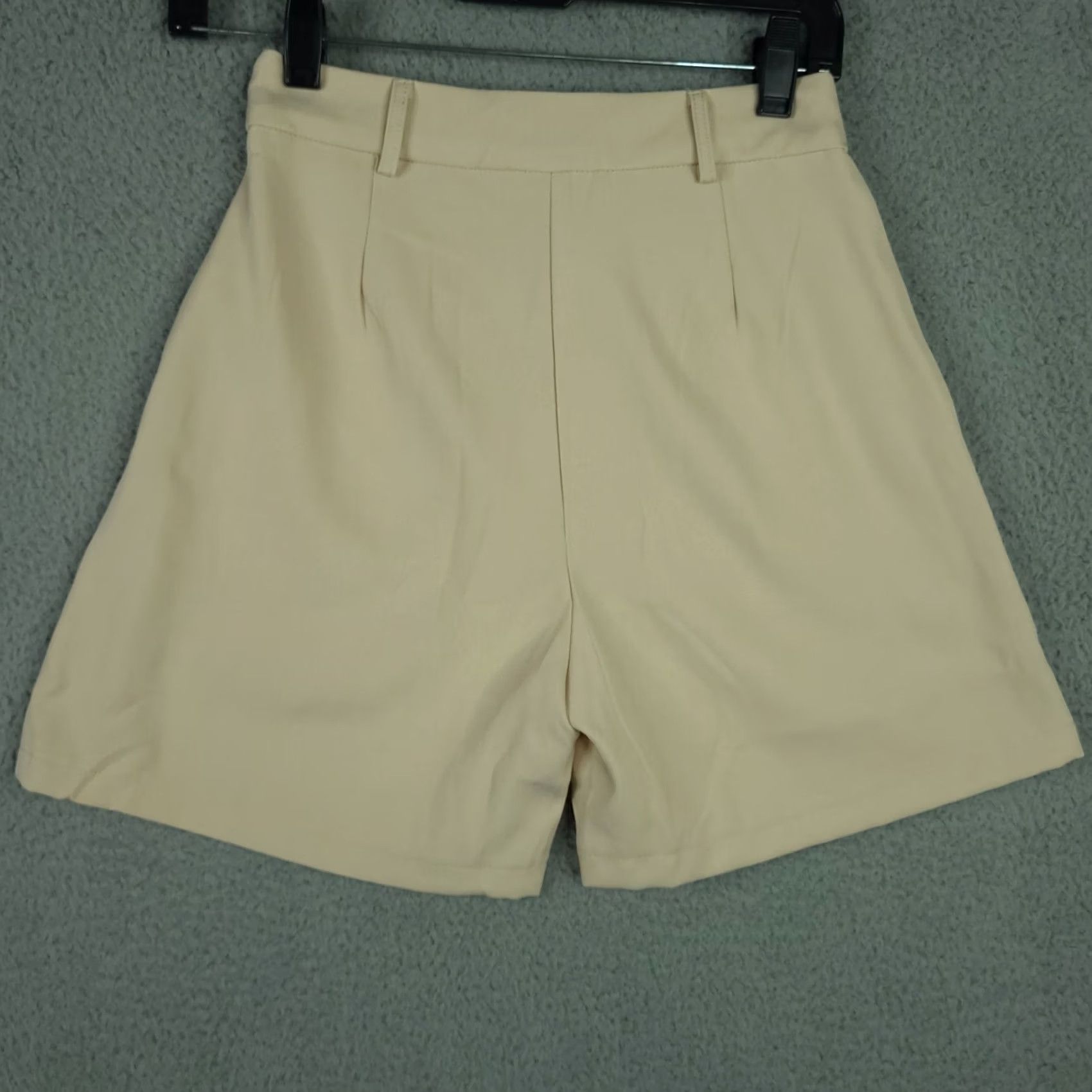 PRINCESS POLLY Princess Polly Archer cream Women's casual shorts Size 2 NEW Ivory Regular 2 size Women Casual Shorts Modern Ladies Womens 90s Size 26" / US 2 / IT 38 - 6 Thumbnail