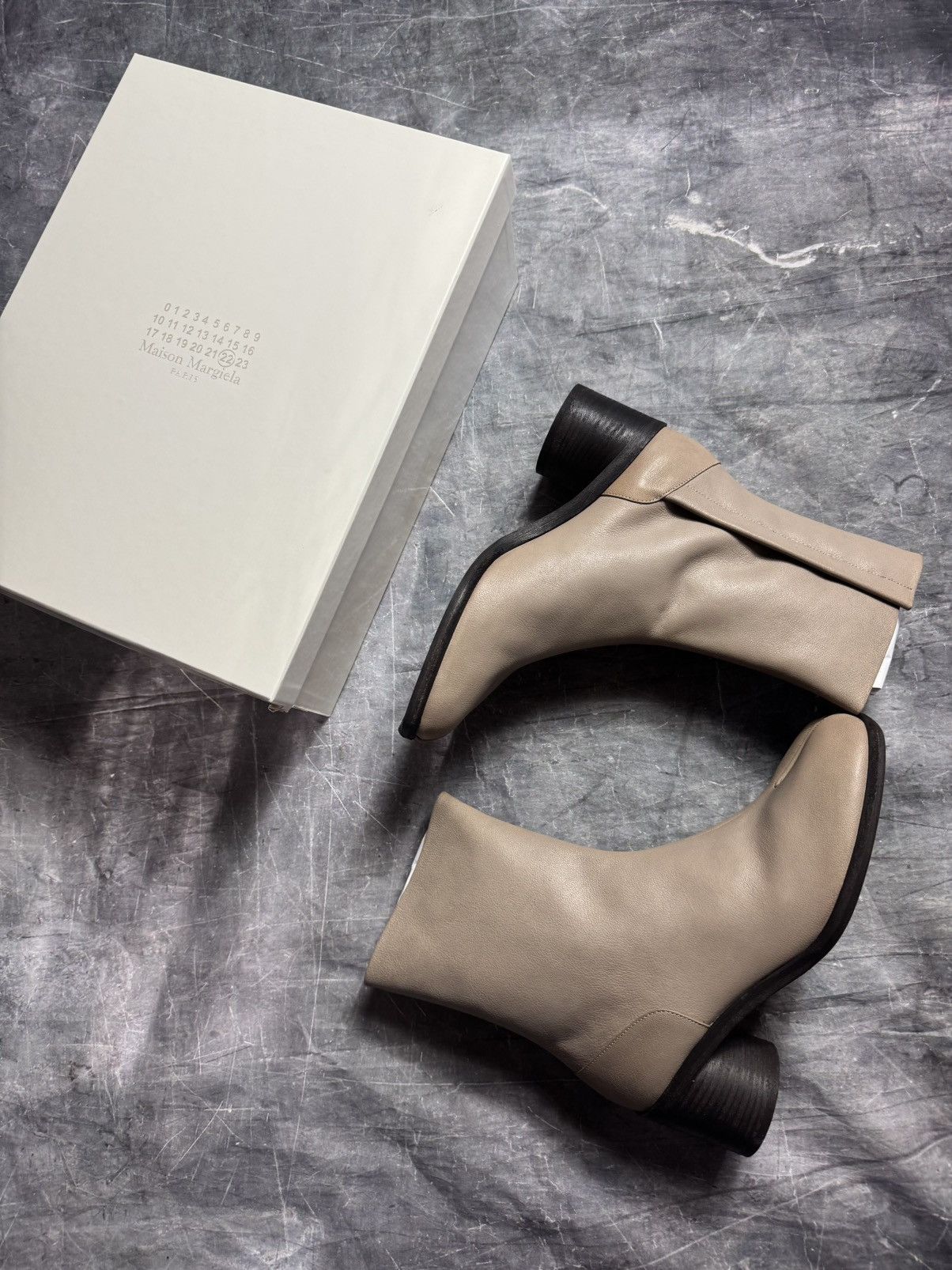 Maison Margiela Maison Margiela Tabi Ankle Boots in Dove Grey Size US 10 / EU 43 - 1 Thumbnail