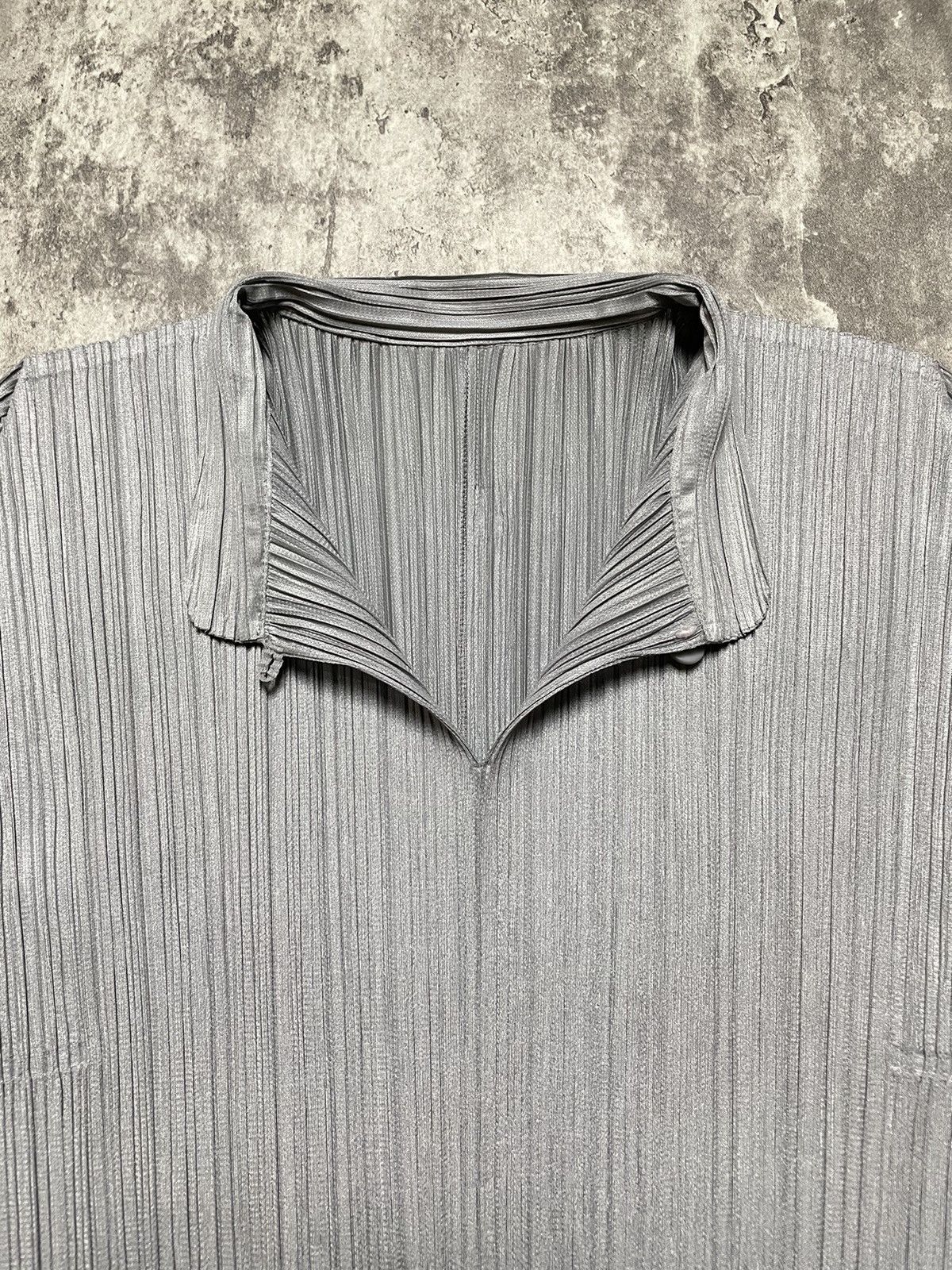 Pleats Please Issey Miyake FREE TAX 🩷 Pleats Please Pleated Button Neck SS Cut And Sewn Size M / US 6-8 / IT 42-44 - 5 Thumbnail