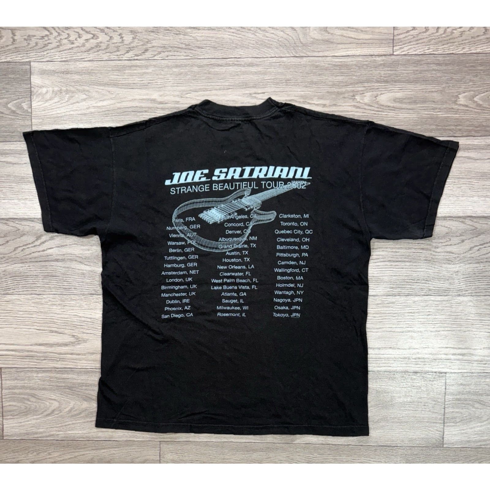 Fruit Of The Loom VINTAGE Joe Satriani Strange Beautiful Tour 2002 Black T-Shirt XL Mens Short Sleeve FXOFOT Loom Shirt Size US XL / EU 56 / 4 - 2 Thumbnail