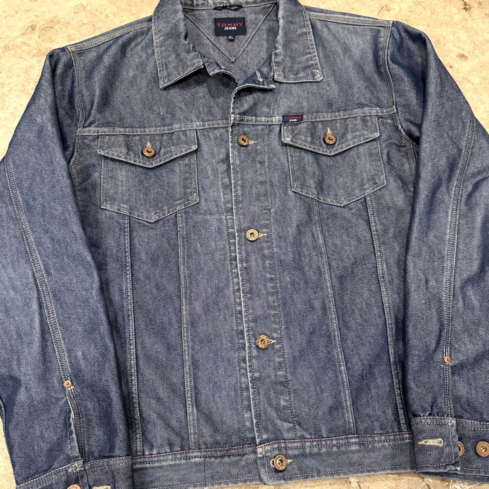 Tommy Hilfiger VINTAGE Tommy Hilfiger Denim Trucker Jacket Men XL Blue 90s Jeans Style Pockets Regular Fit Size US 36 / EU 52 - 4 Thumbnail