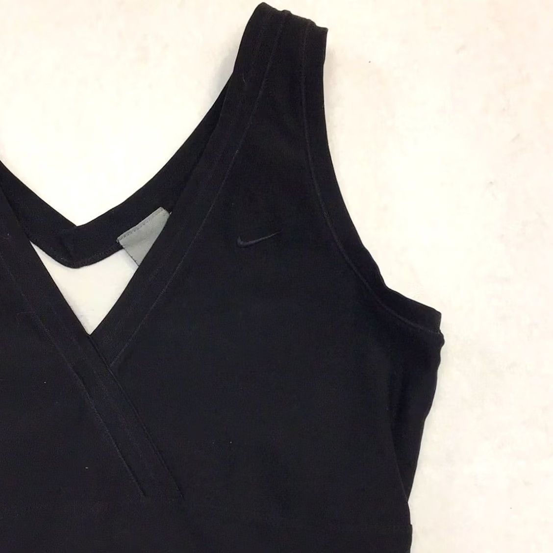 Nike Nike Women Tank Top Athletic Size Small Black Built in Bra Elastic Activewear Snike 1335 Women’s Regular Shirt Size S / US 4 / IT 40 - 3 Thumbnail