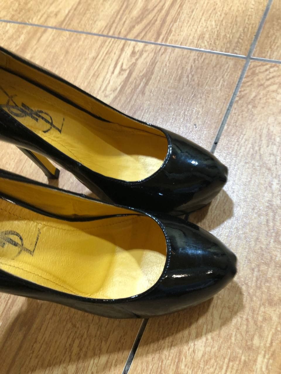 Yves Saint Laurent YVES SAINT LAURENT BLACK PATENT PUMP PEEP TOE HEELS Size US 7 / IT 37 - 6 Thumbnail