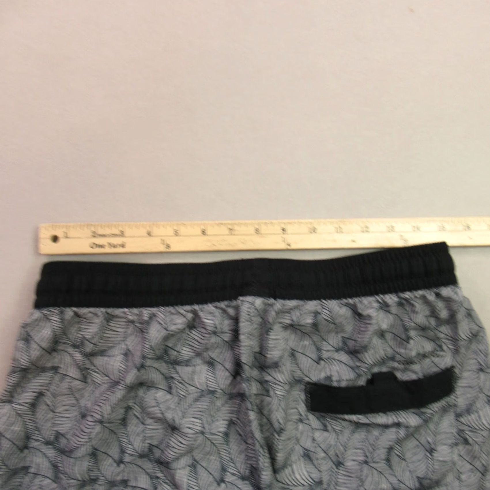 TravisMathew Travis Mathew Men's Athletic Shorts | Size 30 | Gray Nylon 8" Inseam Drawstring Lightweight Quick-Dry Hiking Gym Travel Activewear Size US 30 / EU 46 - 6 Thumbnail