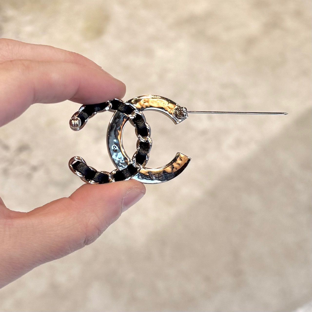 Chanel Chanel 2019 Crystal Chain Logo Gold CC Brooch Size ONE SIZE - 7 Thumbnail