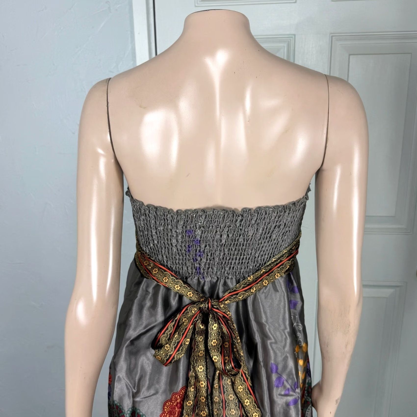Vintage VINTAGE Charlotte Russe Dress S Polyester Satin Floral Strapless Smocked W7 Gray Casual Ladies Women'S? Size S / US 4 / IT 40 - 5 Thumbnail