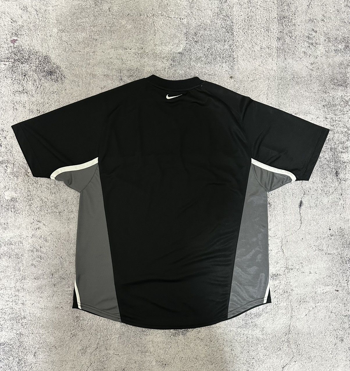 Nike Vintage Nike T-shirt Centre Logo Men's Black Size US L / EU 52-54 / 3 - 2 Thumbnail
