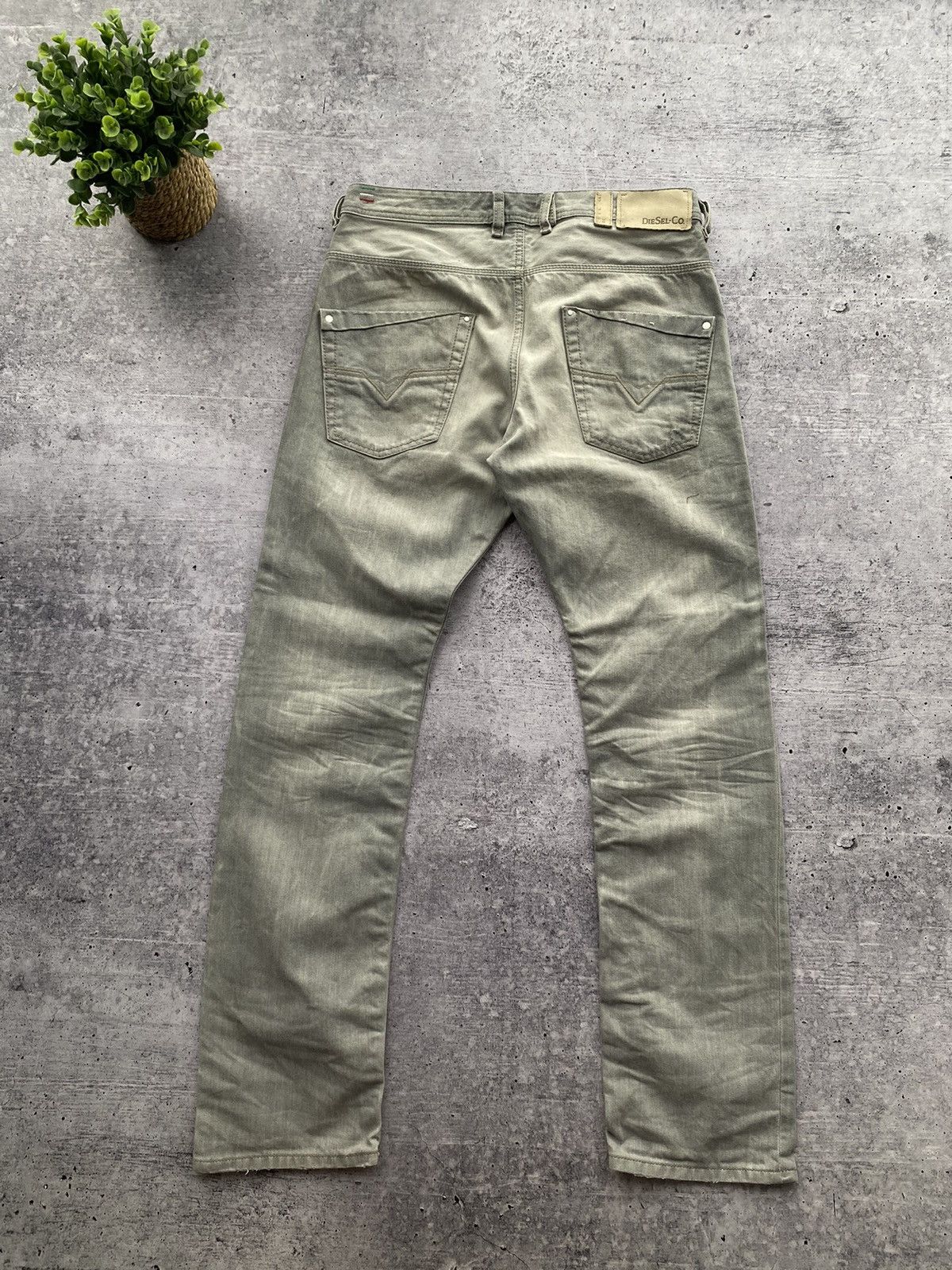 Diesel × Diesel Black Gold Diesel industry krooley Regular slim carrot jeans italy Size US 32 / EU 48 - 3 Thumbnail