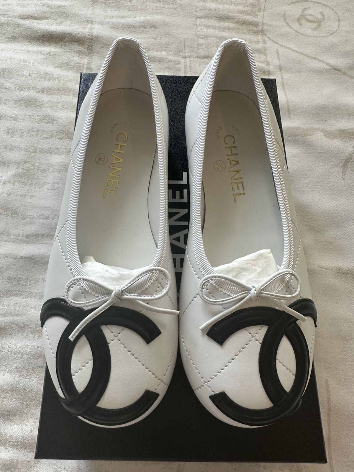Chanel chanel 26M coco beach cambon flat white color size 36.5 Size US 6.5 / IT 36.5 - 2 Thumbnail