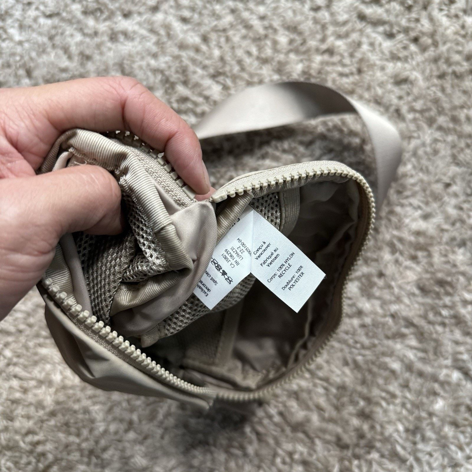 Lululemon LuluLemon Everywhere Belt Bag 1L Beige Tan Shoulder Strap Size ONE SIZE - 9 Thumbnail