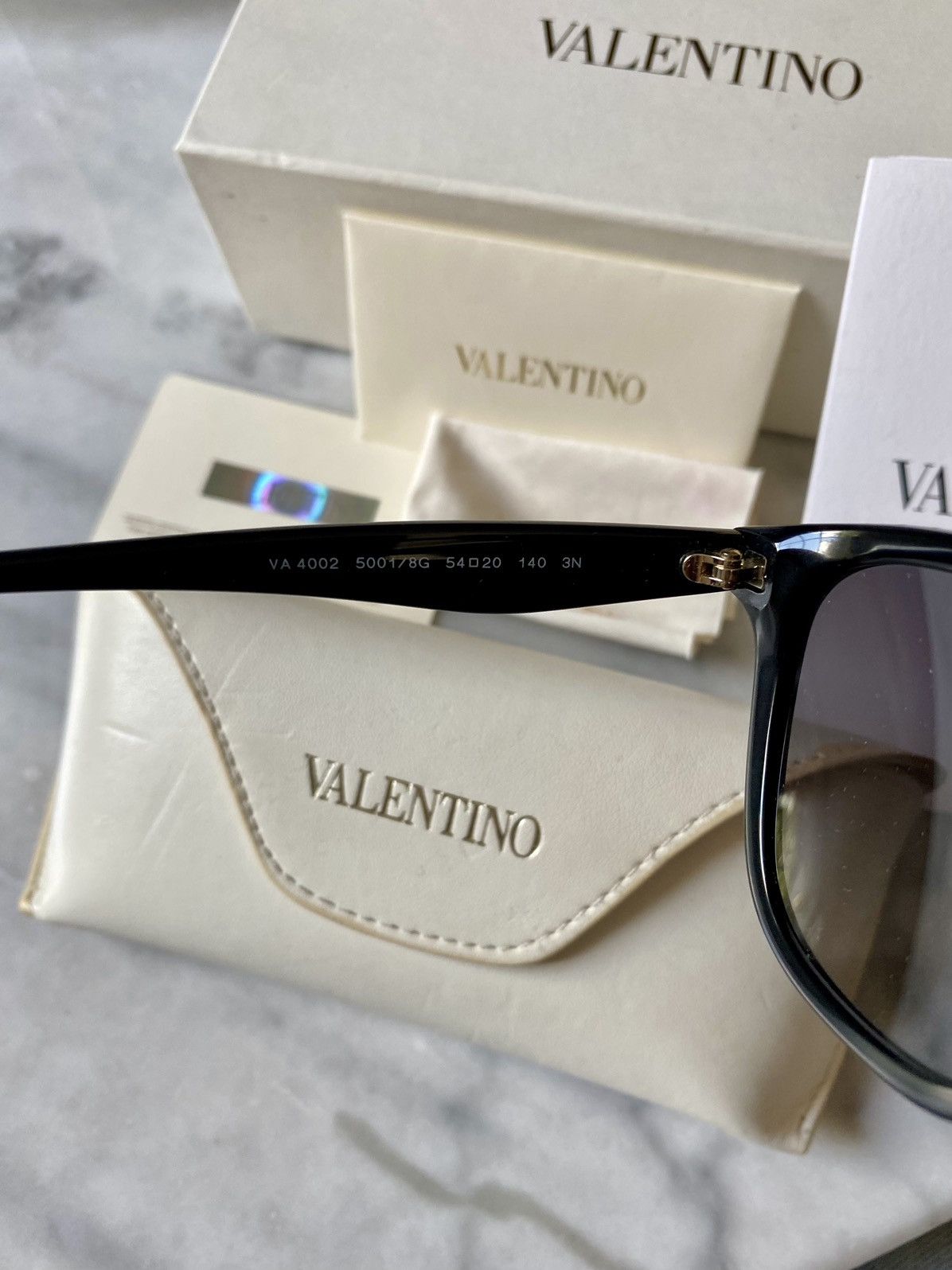 Valentino Oversized Valentino sunglasses Size ONE SIZE - 9 Thumbnail
