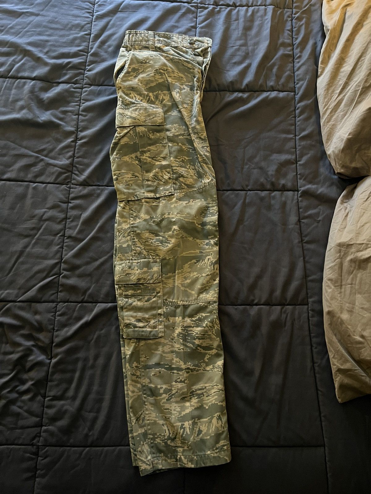 Vintage Vintage Men’s US Air Force Camo Cargo Pants 30R Size US 30 / EU 46 - 2 Thumbnail