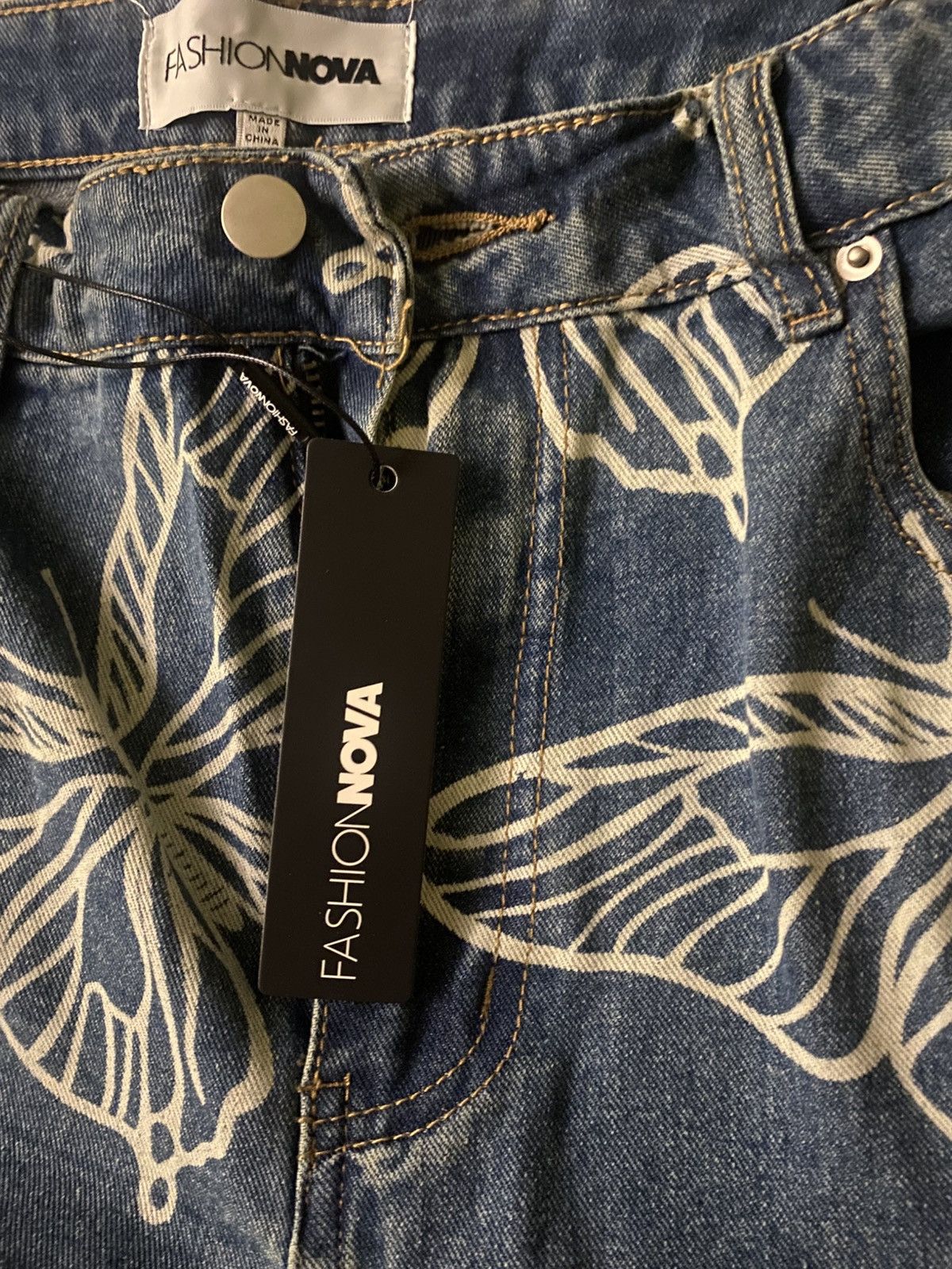 Fashion Nova Looking Fly butterfly ~ Baggy jeans | Medium Wash Size 36" / US 14 / IT 50 - 4 Thumbnail