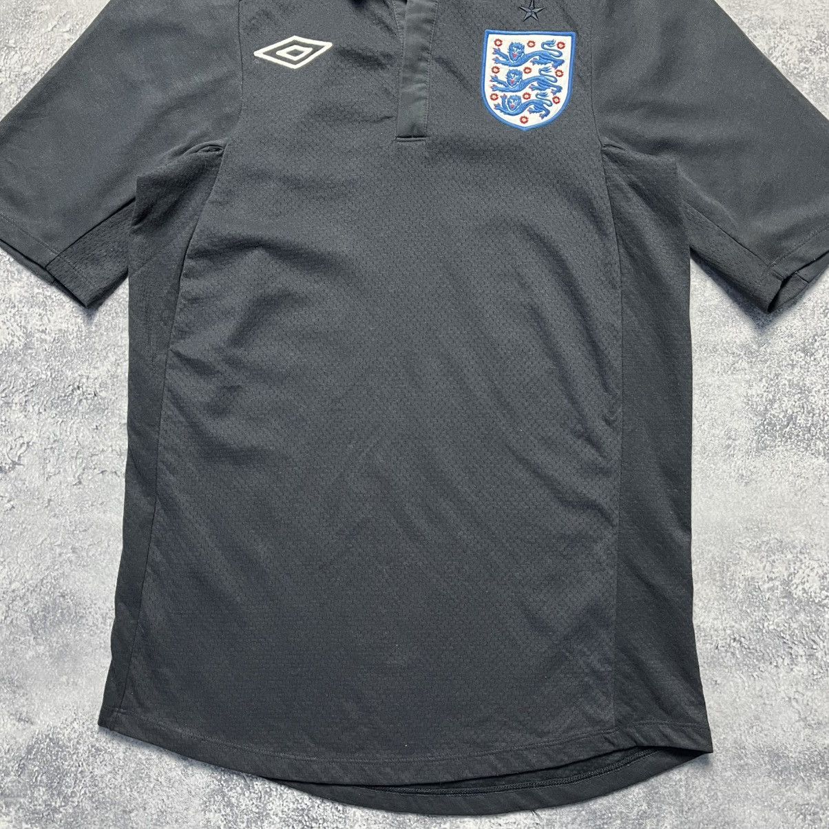 Umbro Vintage Umbro England 2011/2012 Away Soccer Jersey Football Size US S / EU 44-46 / 1 - 3 Thumbnail