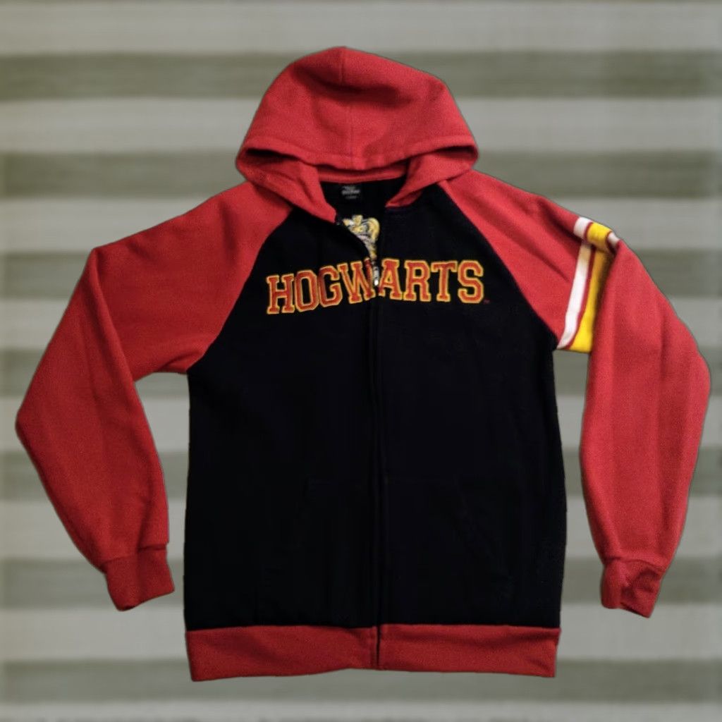 Vintage **Harry Potter Hogwarts Maroon 1/4 Zip Hoodie Sweatshirt Large** User: **Hogwarts Maroon 1/4 Zip Harry Potter Hoodie Sweatshirt Large** Size L / US 10 / IT 46 - 1 Thumbnail